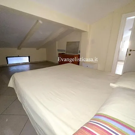 90 Igea Marina Quadrilocale 度假居 *